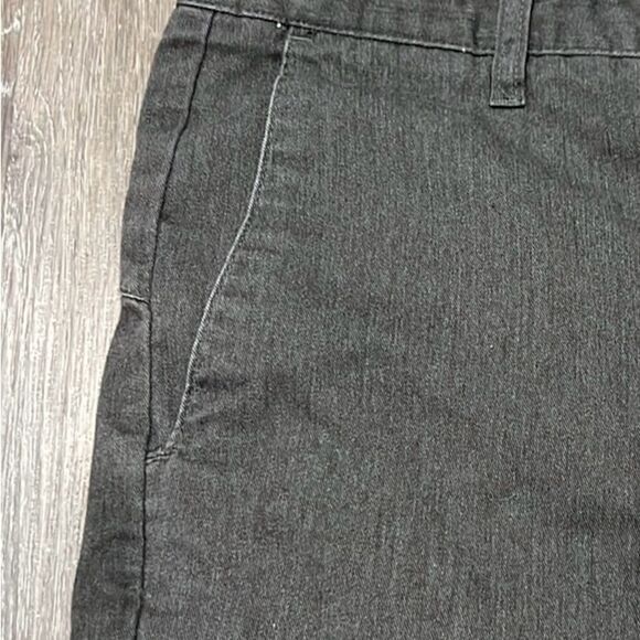 Volcom gray flat front shorts 10” size 32 - Picture 4 of 7